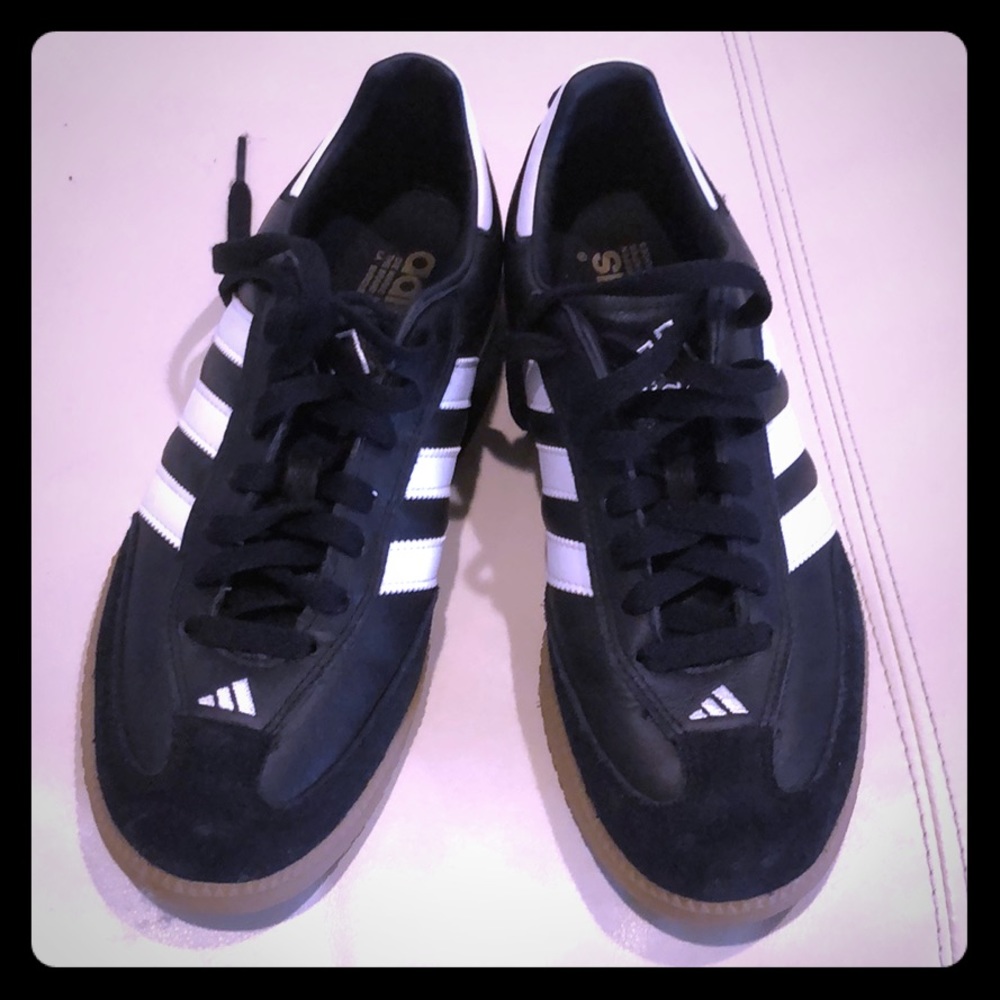 Adidas (Samba)